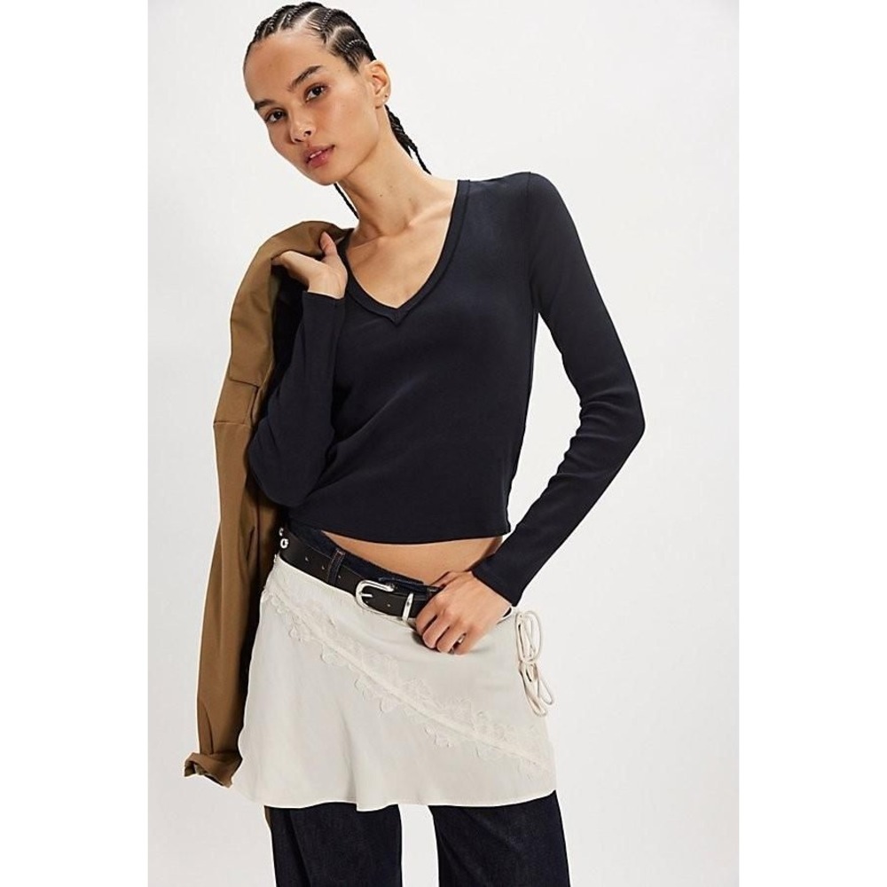 142. Free People X We the Free Neria Long Sleeve in Black in Black. Size XL